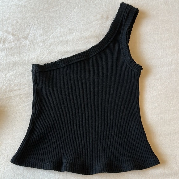 NWOT UO Women’s One Shoulder Ribbed Crop Top in Black Size M - Picture 2 of 10